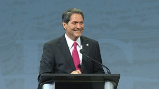 Alfredo Guzman Receives the 2015 Michel T. Halbouty Award