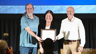 Miriam Winsten presents 2019 Outstanding Student Chapter Awards